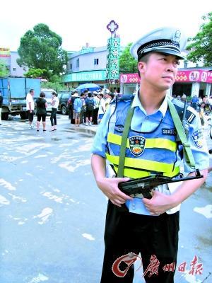 广东规定异地大型查车行动交警可配枪(图)