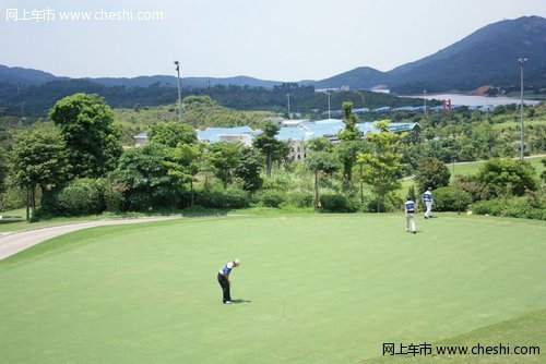 雅阁杯全国高尔夫精英邀请赛深圳站豪情开杆