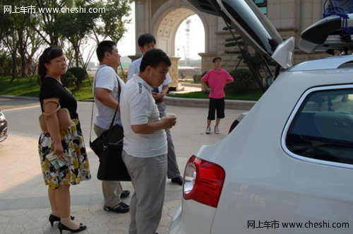 进口大众旅行轿车-恒大城盛装揭幕