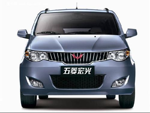 紧凑型商务车五菱宏光正式上市 售价4.48万起