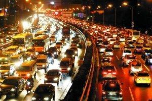 北京拥堵路段超140条创纪录 3分钟路堵半小时