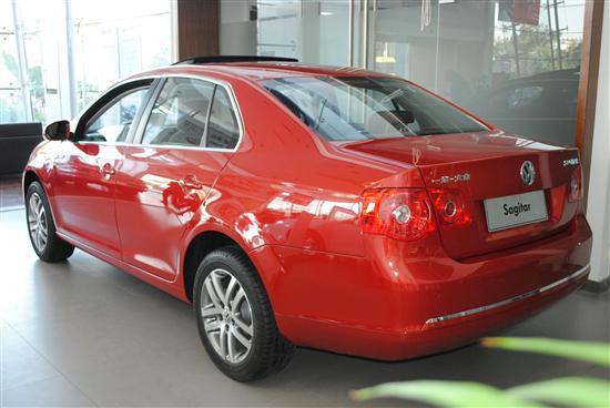2011款1.4T红色速腾到店其他车型接受预订