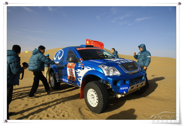 威麟双星达喀尔比赛车队库布齐沙漠探营