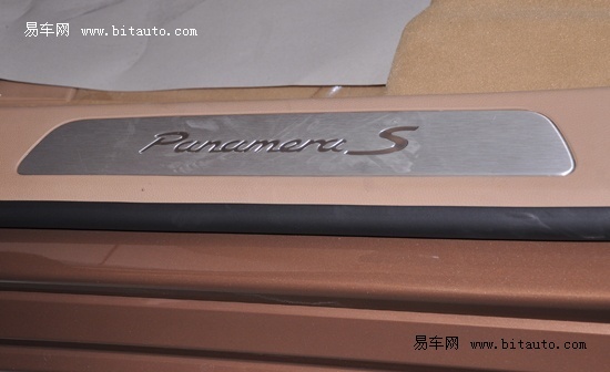 销魂的四门轿跑 实拍保时捷Panamera S(2)