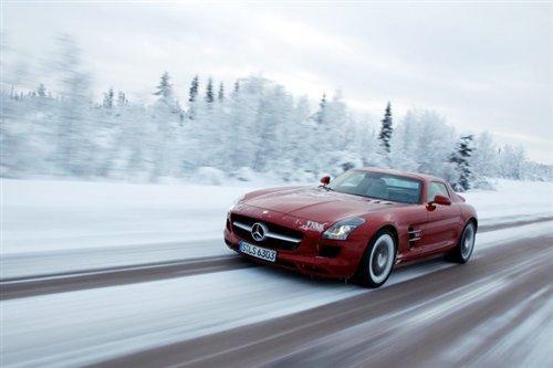 冰雪试驾体验2011款奔驰SLS AMG 浪漫之旅