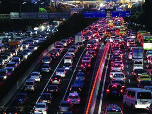 广州暂停限行首日 早高峰迟来夜归遇拥堵