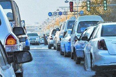 买车人增加 中国二三线城市交通越发拥堵