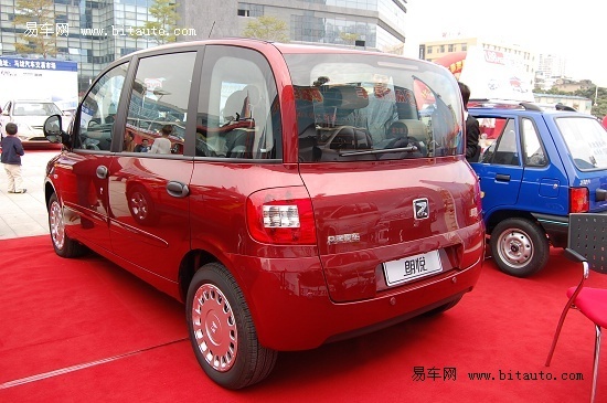 车展实拍史上最便宜轿车与史上最宽轿车(2)