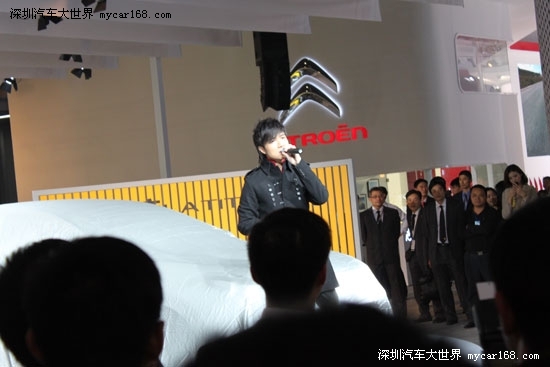 古巨基助阵 雷诺纬度广州车展正式发布