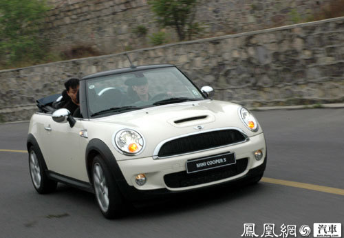 天生尚酷 试驾Mini cooper cabrio敞篷版(5)