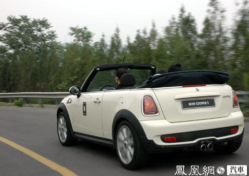 天生尚酷 试驾Mini cooper cabrio敞篷版(5)