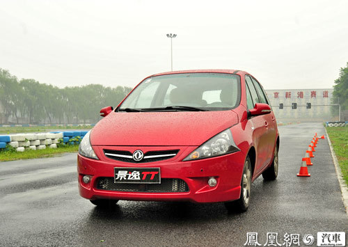 雨中试驾风行景逸TT  运动家用两相宜(2)