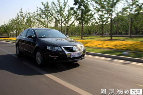 如虎添翼 试驾全新迈腾2.0TSI DSG(组图)(5)