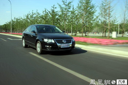 如虎添翼 试驾全新迈腾2.0TSI DSG(组图)(5)