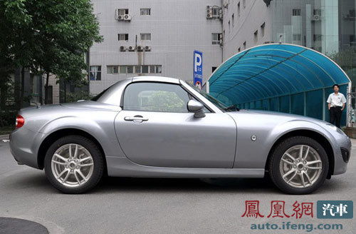 马自达mx-5敞篷跑车正式上市 售29.98万元