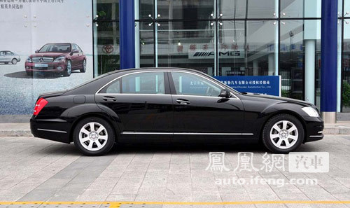 奔驰新S级轿车正式登陆中国 售价为93万起