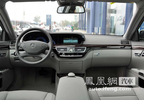 奔驰新S级轿车正式登陆中国 售价为93万起