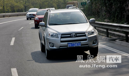 试驾一汽丰田RAV4 空间宽大/用料稍差\(5\)