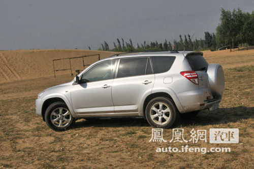 试驾一汽丰田RAV4 空间宽大/用料稍差\(6\)