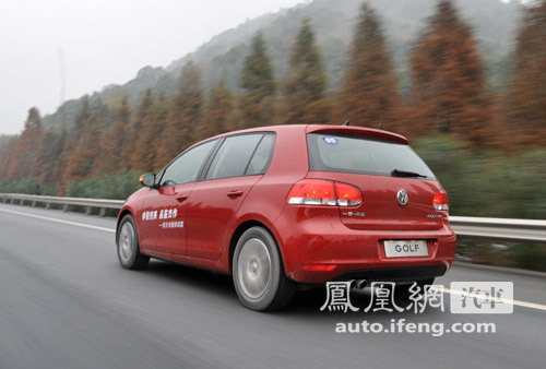 凤凰试驾高尔夫1.4TSI+DSG 用技术实力说话\(5\)