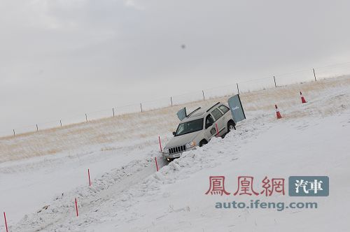 冰雪路面越野与漂移体验 海拉尔试驾jeep系列