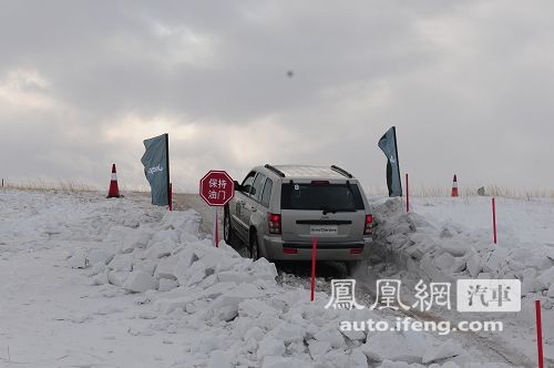 冰雪路面越野与漂移体验 海拉尔试驾Jeep系列