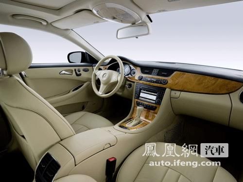 2004年日内瓦车展奔驰CLS首发 次年进入中国