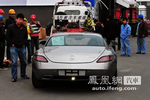2010北京车展探馆 详细实拍奔驰鸥翼跑车SLS\(2\)