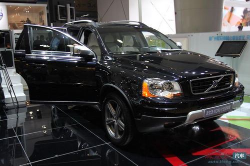 沃尔沃XC90优惠9万元 店内有黑色银色现车