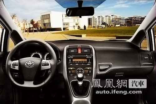 丰田海外推出首款混动版Auris 售价合18.5万起