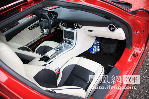 奔驰SLS AMG成都车展正式上市 售价362.8万元
