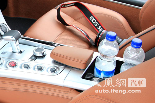 易驾宜家的超跑 凤凰网德国试驾奔驰SLS AMG\(6\)