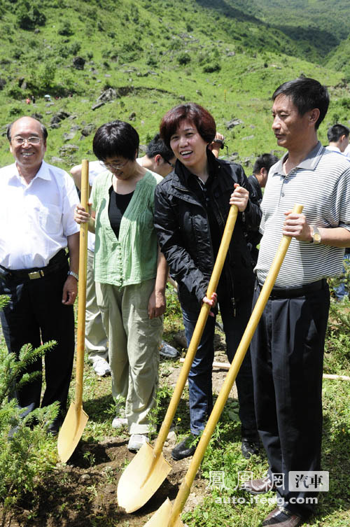 奥迪凉山启动碳汇林活动 致力低碳倡导绿色驾驶(2)