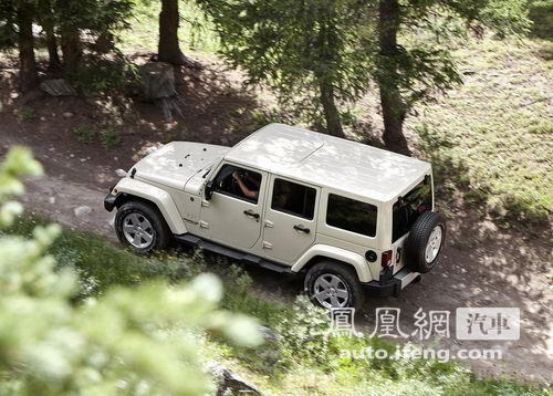 Jeep发布2011款牧马人 内饰升级外观变化不大(2)