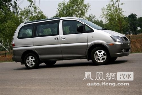 风行两款新车广州车展上市 首推景逸1.5L AMT版