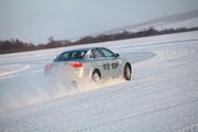 雪地中试驾深度体验汽车安全新技术