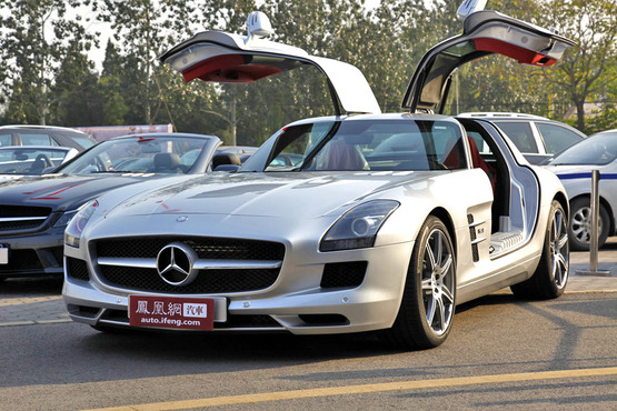 奔驰SLS AMG