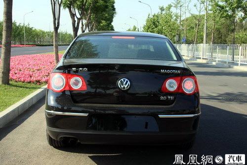 如虎添翼 试驾全新迈腾2.0TSI DSG(组图)(2)