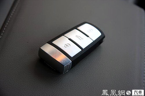 如虎添翼 试驾全新迈腾2.0TSI DSG(组图)(3)