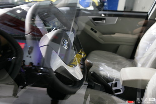 力帆SUV亮相广州车展 明年初上市预售8-10万元