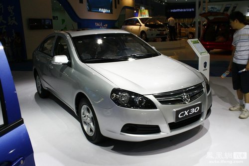 长安CX30三厢版正式上市 售价6.68-10.68万元
