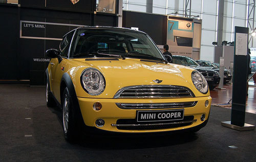 现在此店内的mini cooper fun和excitement车型都有现车,不过现货只有