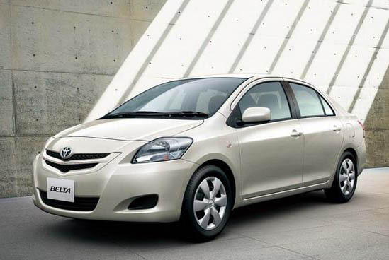 丰田汽车17日推出了节油小轿车"belta".