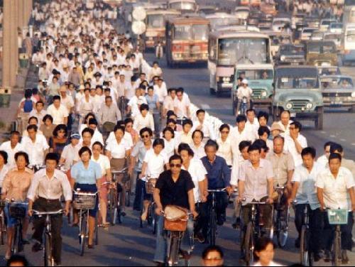中国60年:从自行车王国到全球第一汽车市场