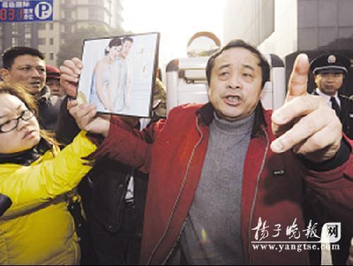 张明宝:我恨不得跪下来求他们饶恕