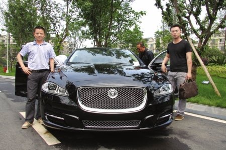 成都:豪车品鉴 半天时间11富豪买走11豪车
