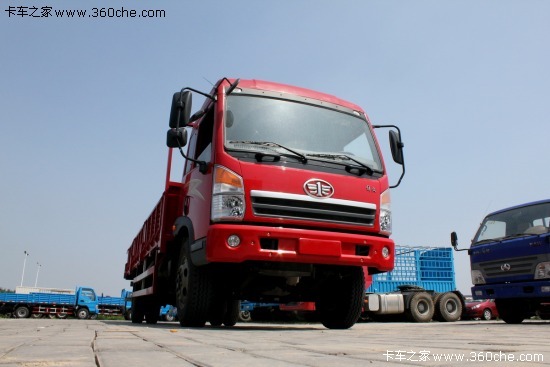 一汽青岛解放推出的2010款赛龙在河南郑州