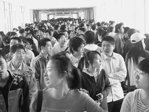 山东烟台六大举措为3万本地大学生找饭碗
