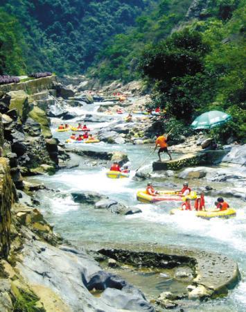 生态旅游被指破坏环境 拦河漂流或导致洪水泛