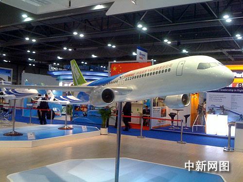 中国首架国产大型客机样机在港亮相